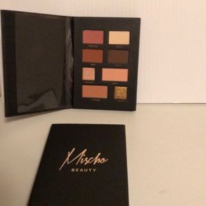 New mischo beauty eyeshadow palette  8 shades